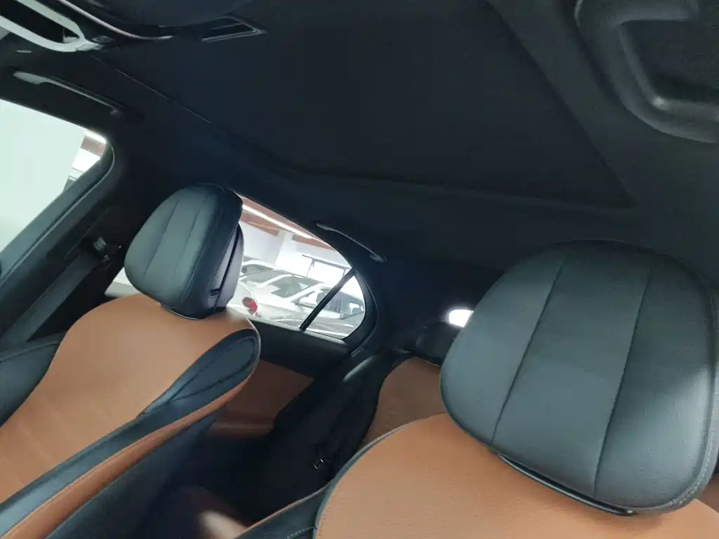 Mercedes-Benz C-Class — миниатюра 12