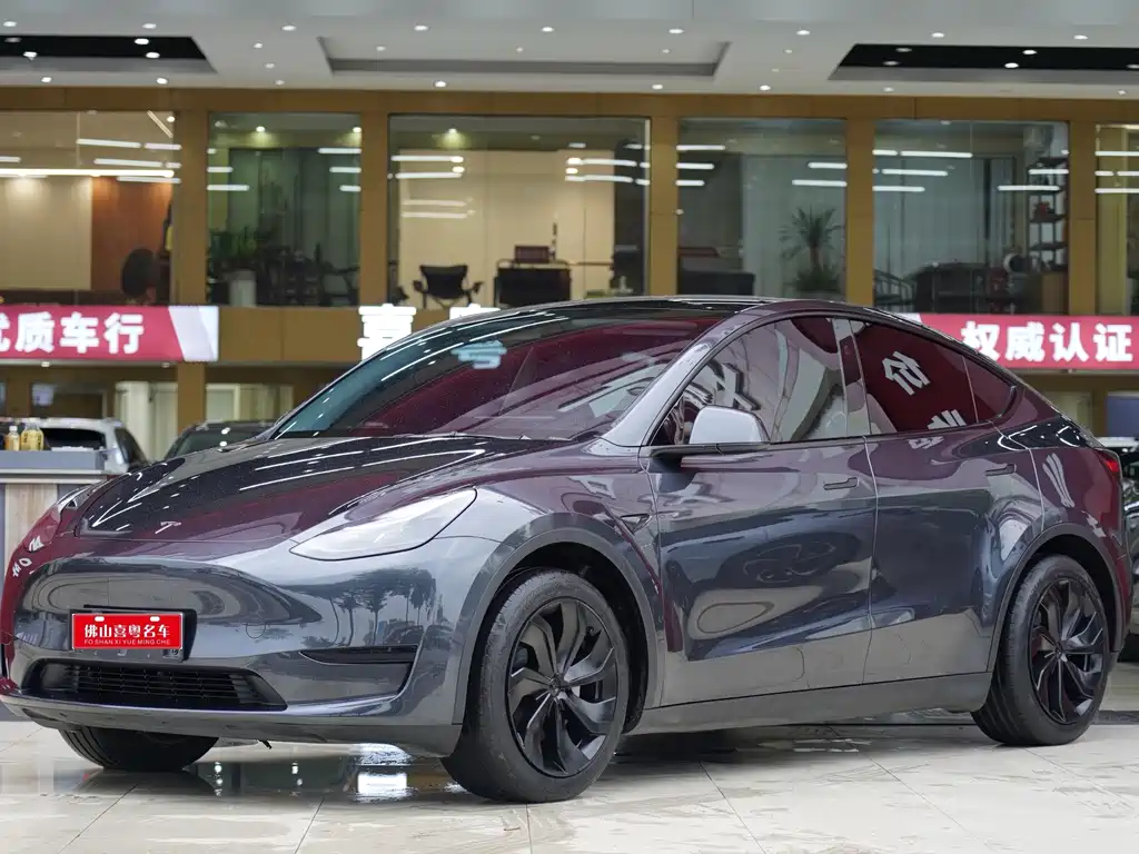 Tesla Model Y 2024