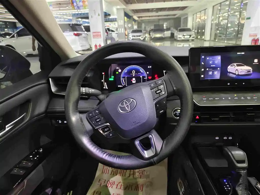 Toyota Camry — миниатюра 8