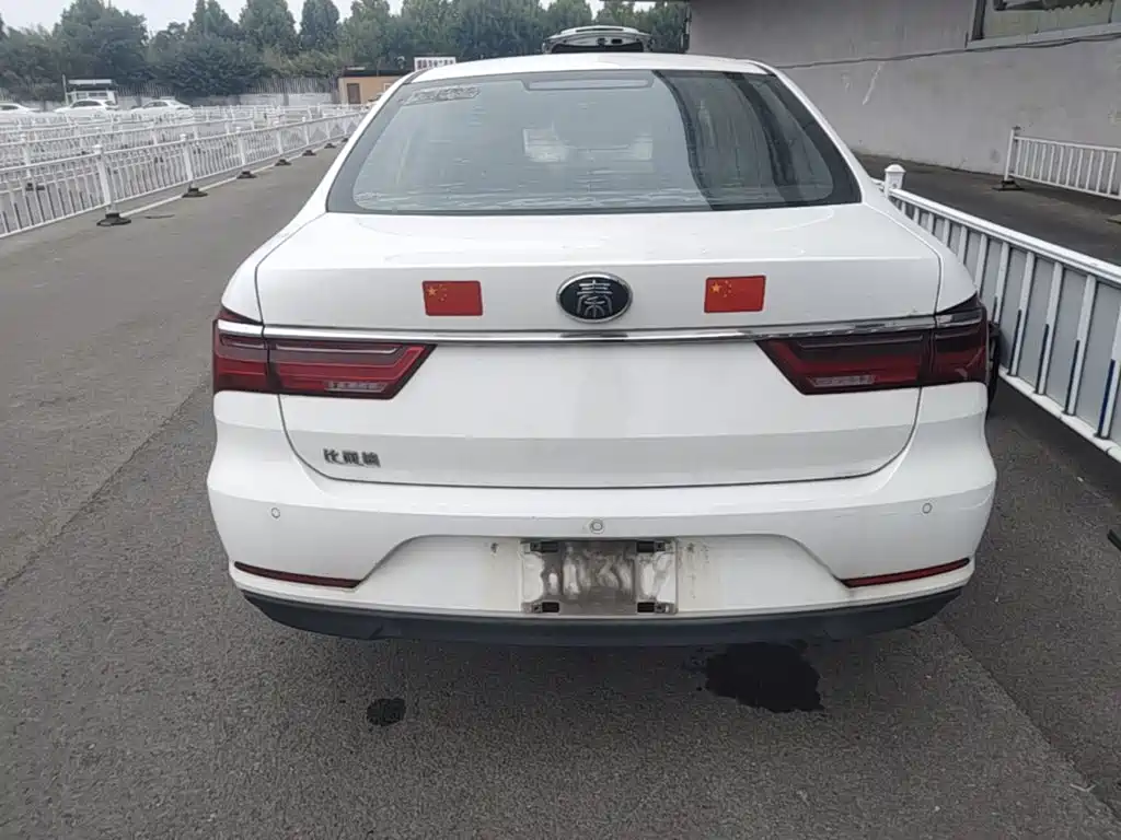 BYD Qin — миниатюра 6