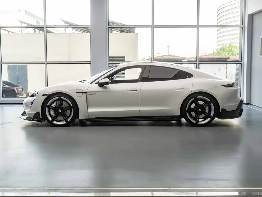 Porsche Taycan — миниатюра 3