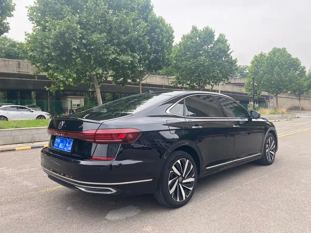 Volkswagen Passat 2022 330TSI Luxury