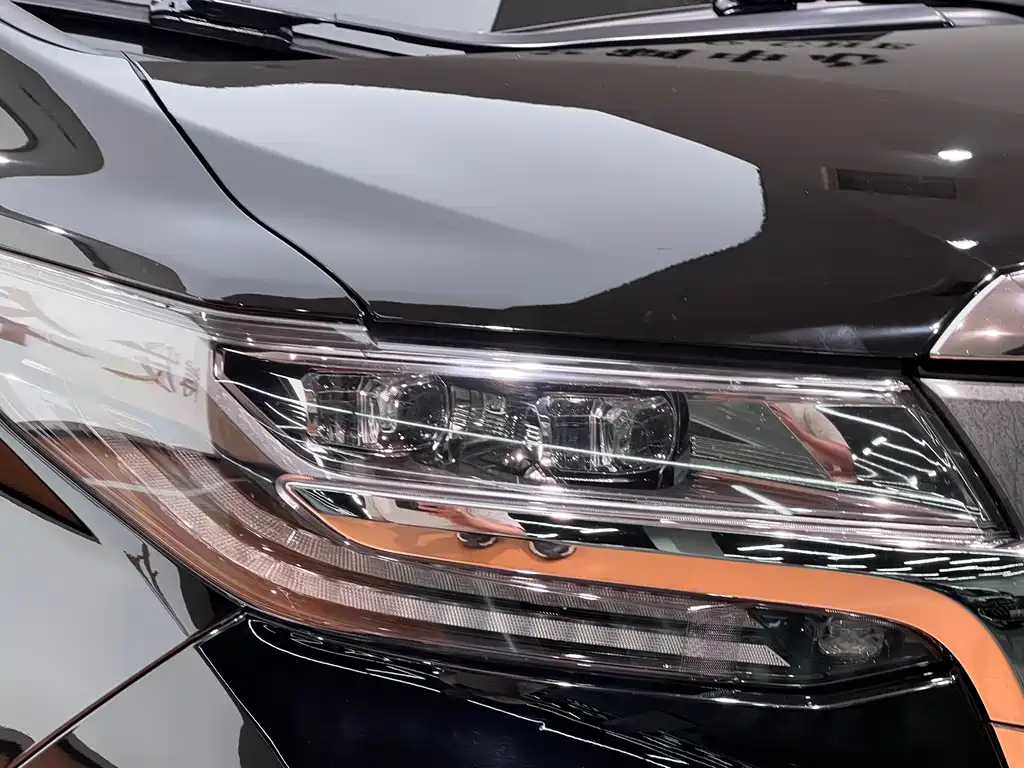 Toyota Alphard — миниатюра 5