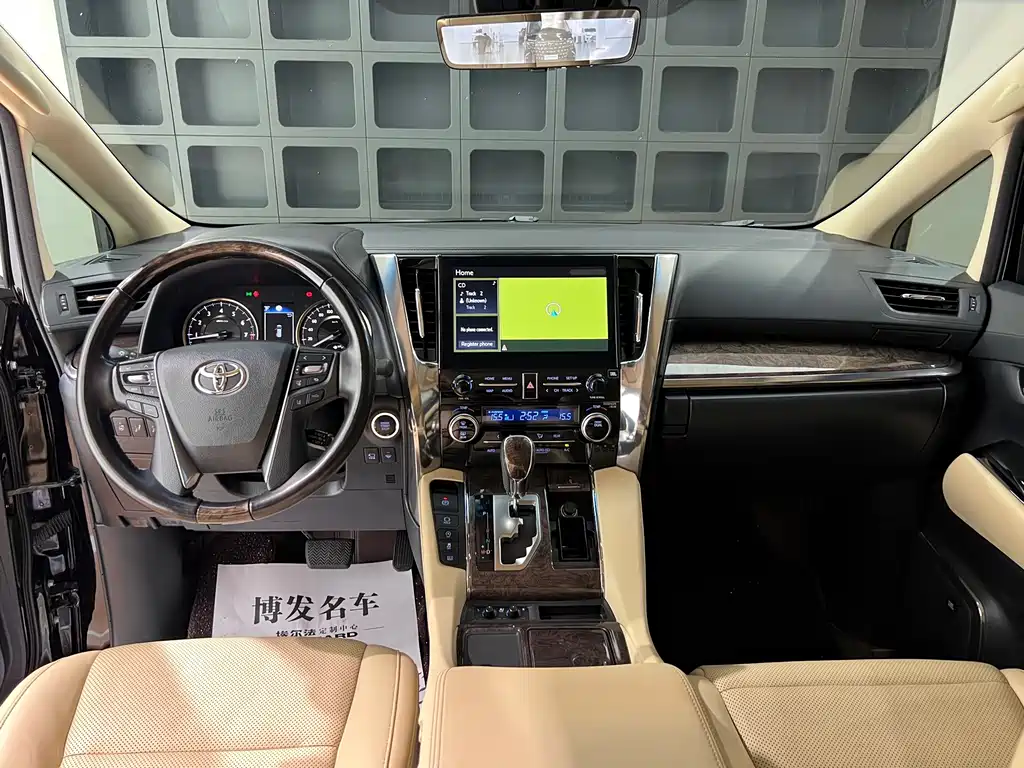Toyota Alphard — миниатюра 30