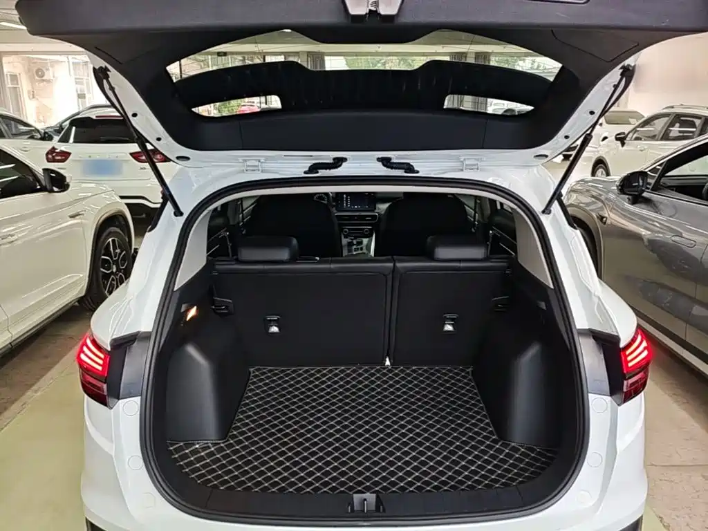 Geely Binyue — миниатюра 19