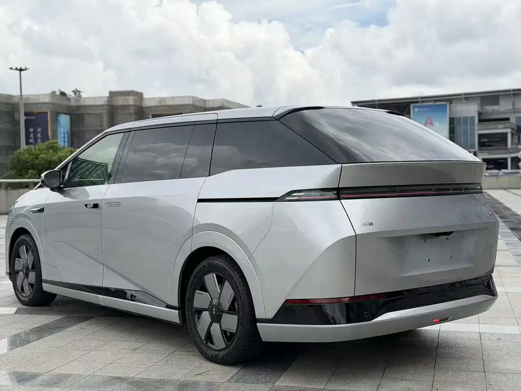 XPeng X9 — миниатюра 7