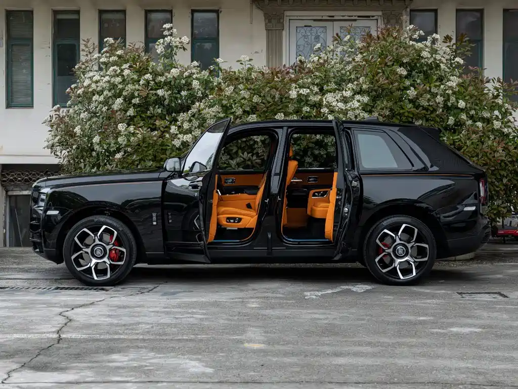 Rolls-Royce Cullinan — миниатюра 8