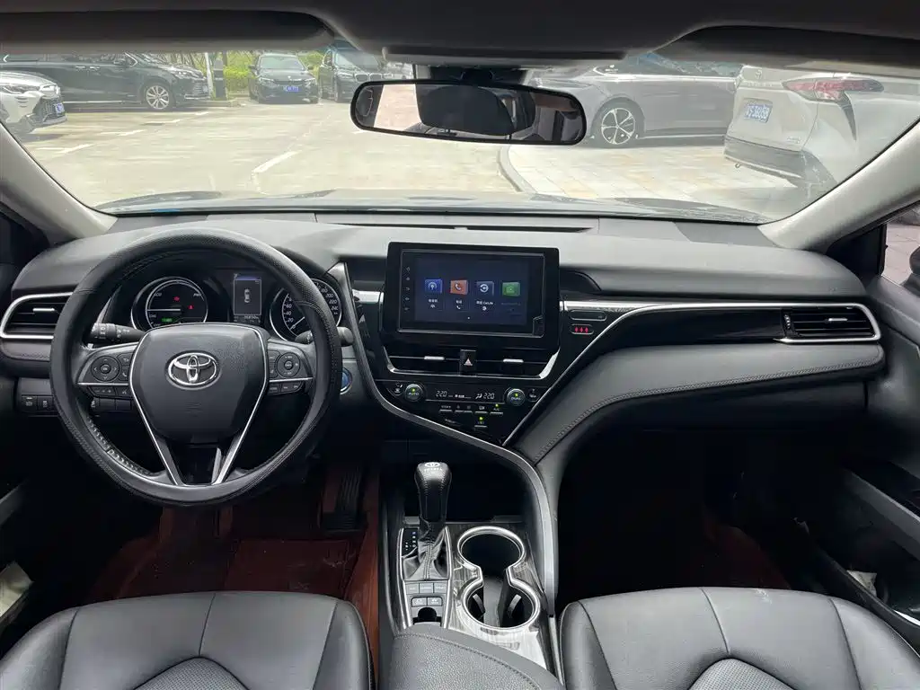 Toyota Camry — миниатюра 5