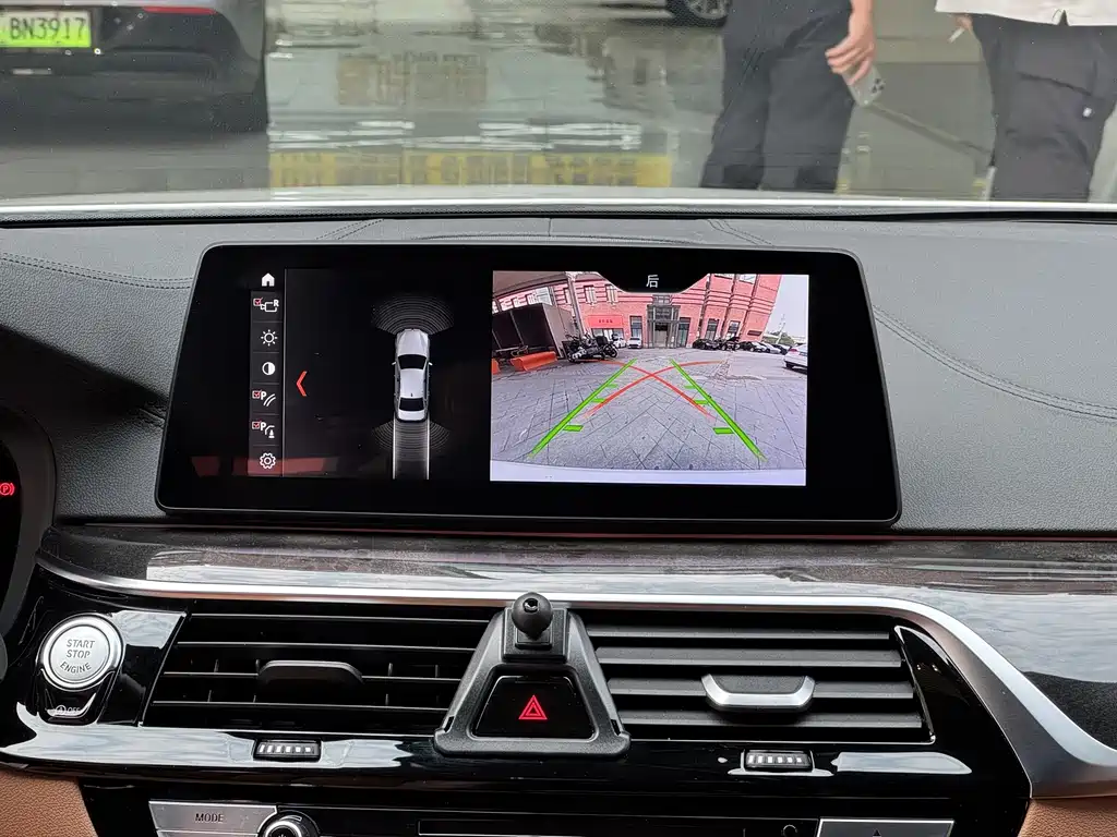 BMW 5 Series — миниатюра 11