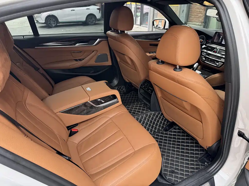 BMW 5 Series — миниатюра 19