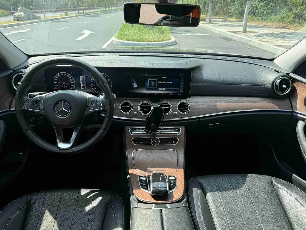 Mercedes-Benz E-Class — миниатюра 7