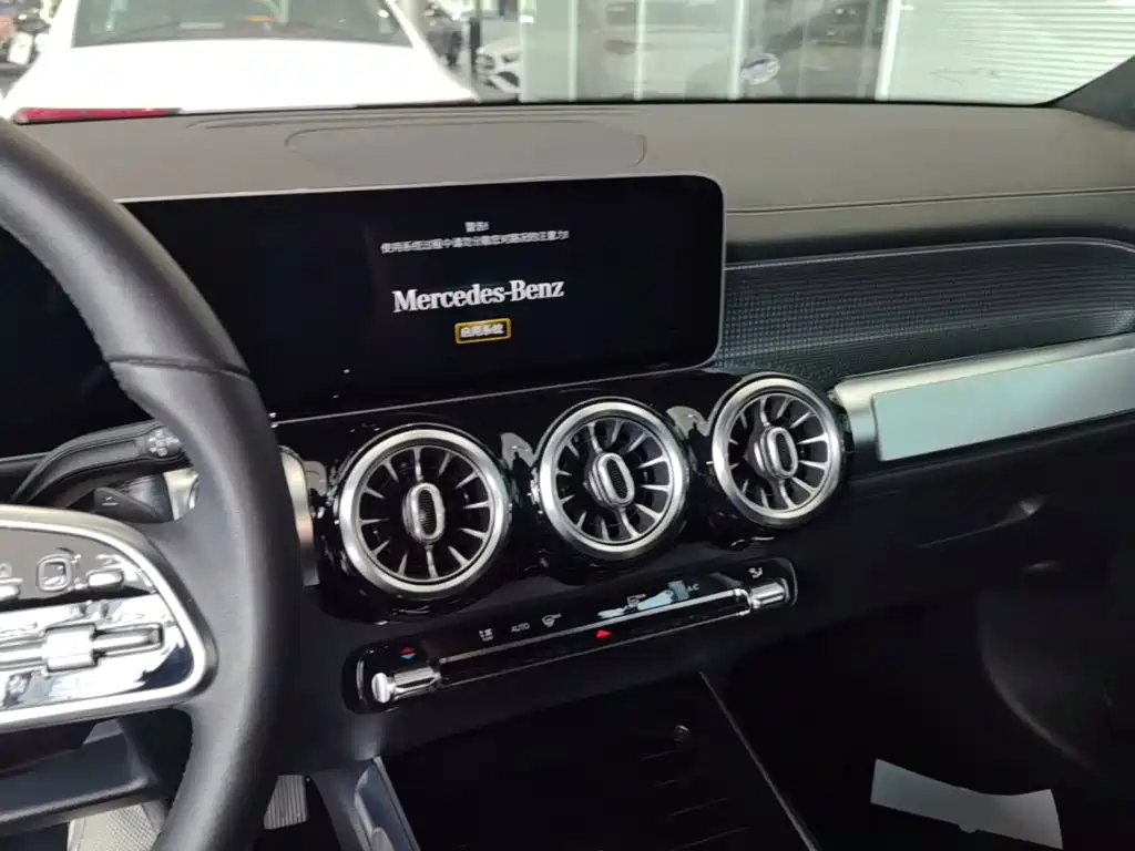 Mercedes-Benz GLB — миниатюра 18
