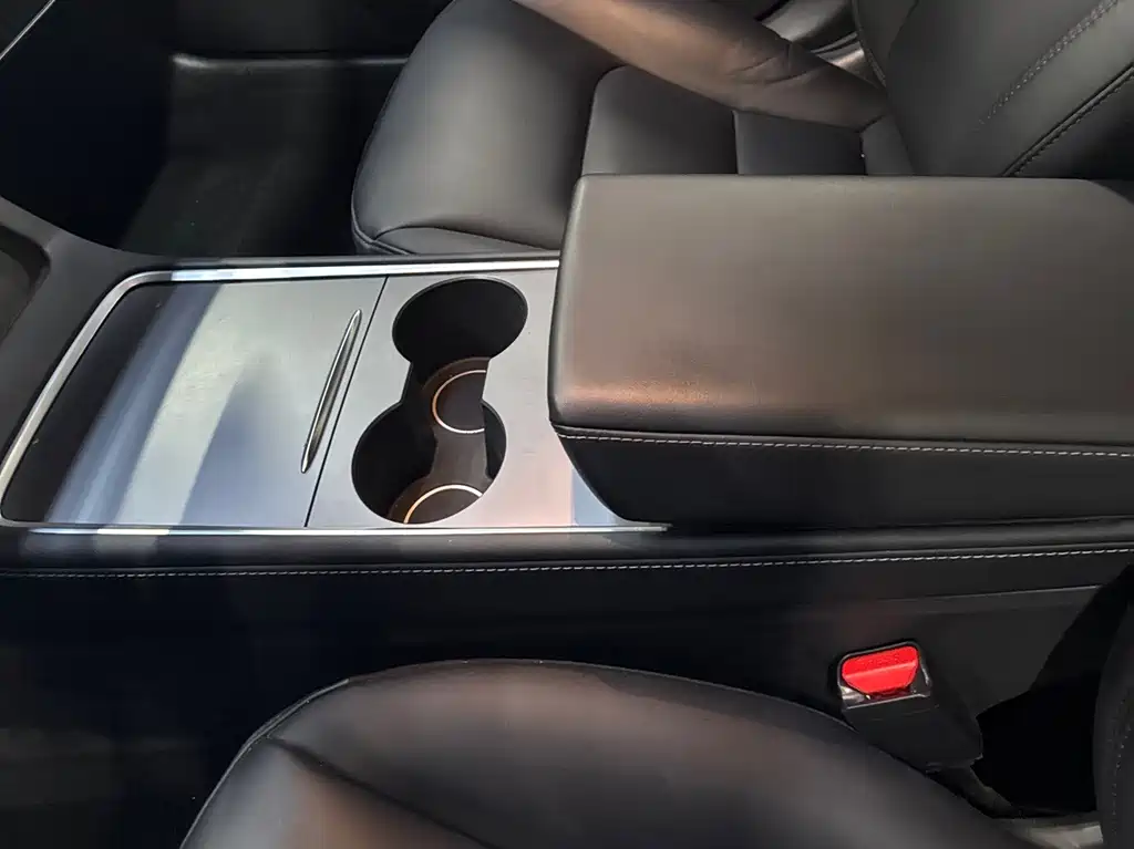 Tesla Model 3 — миниатюра 13