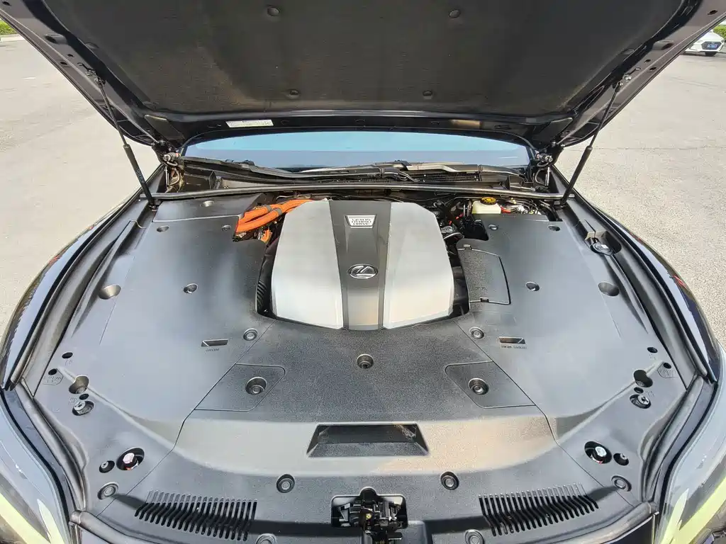 Lexus LS — миниатюра 22