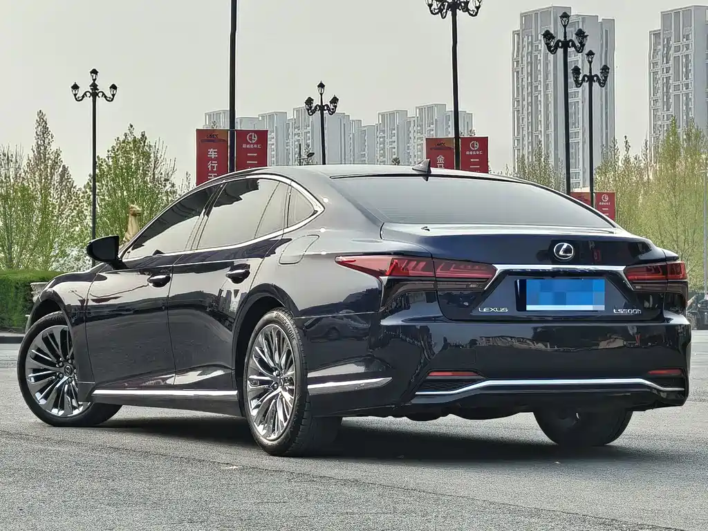 Lexus LS — миниатюра 5
