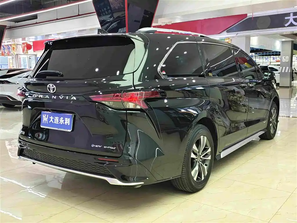 Toyota Granvia — миниатюра 4