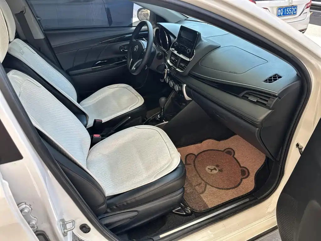 Toyota Yaris L — миниатюра 10