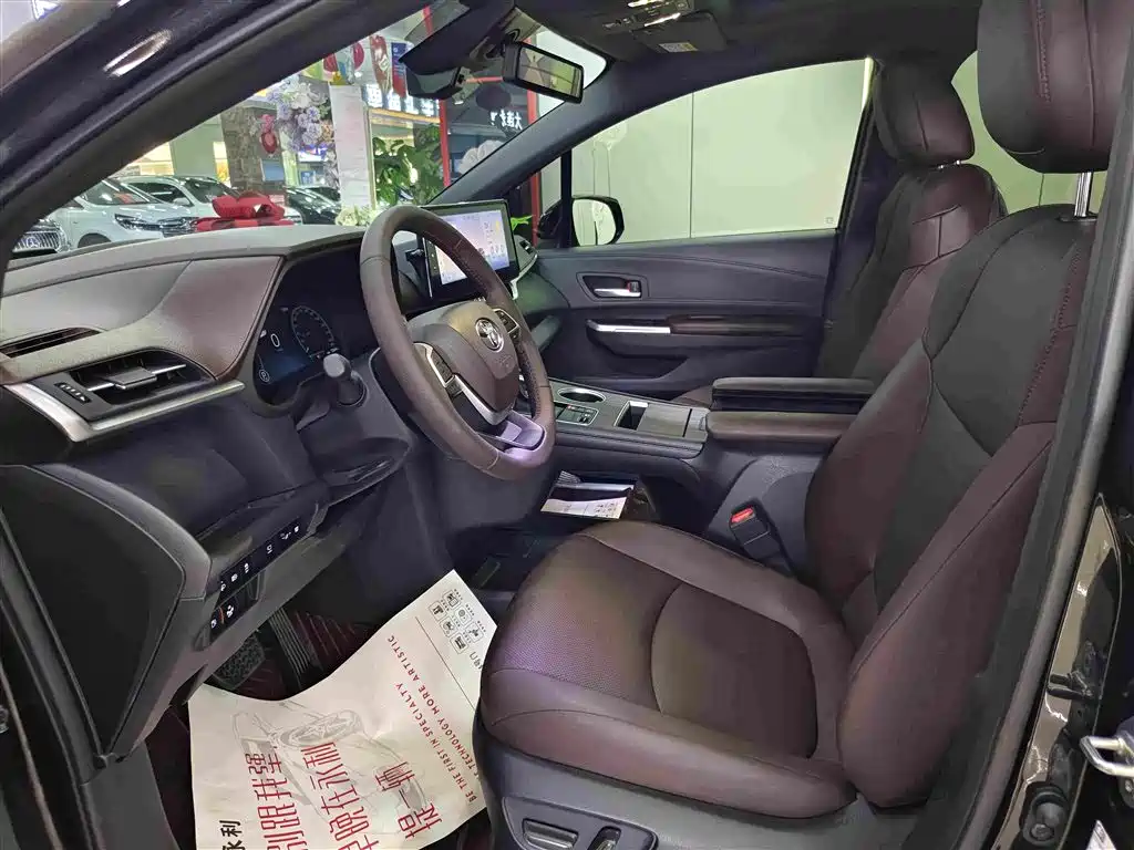 Toyota Granvia — миниатюра 8