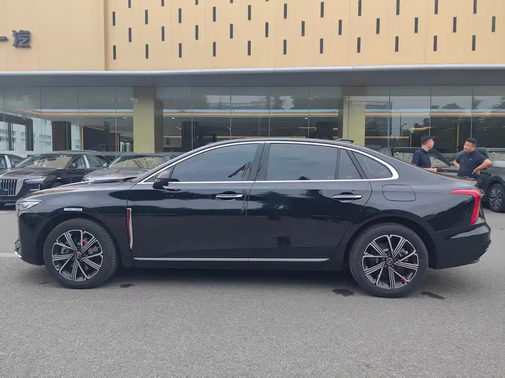 Hongqi H5 PHEV 2025 130