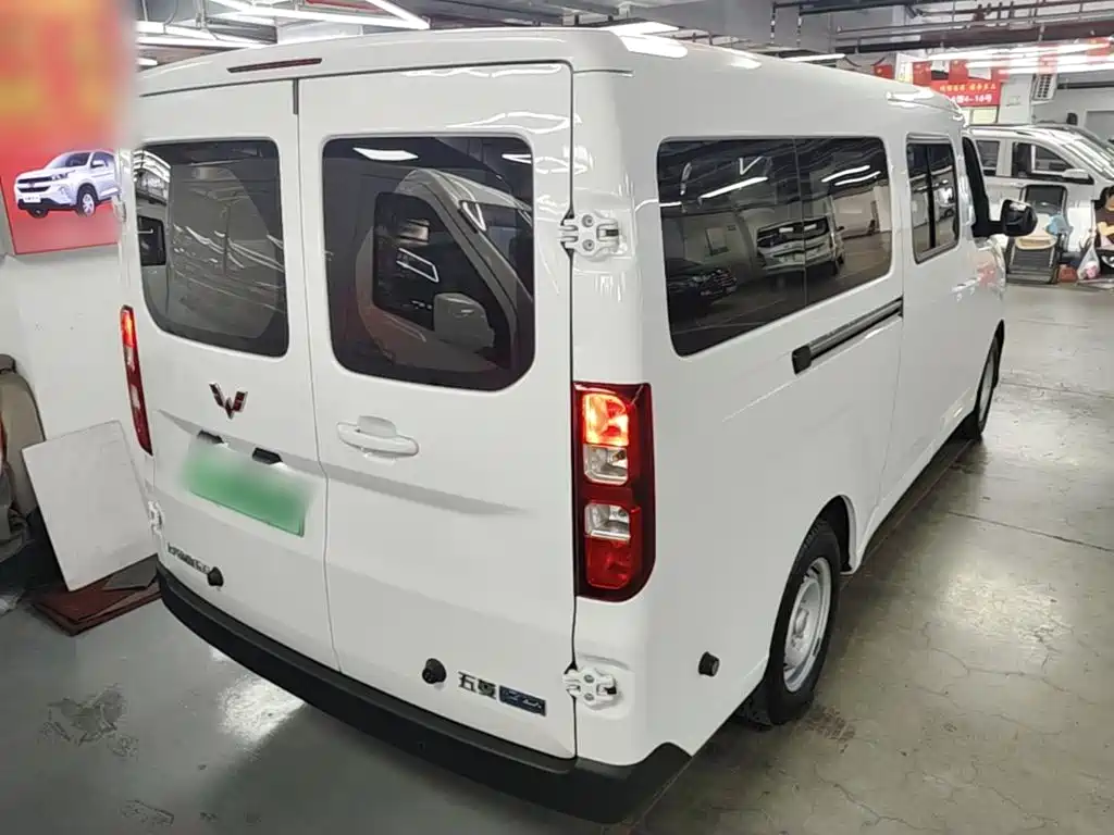 Wuling Yangguang — миниатюра 7