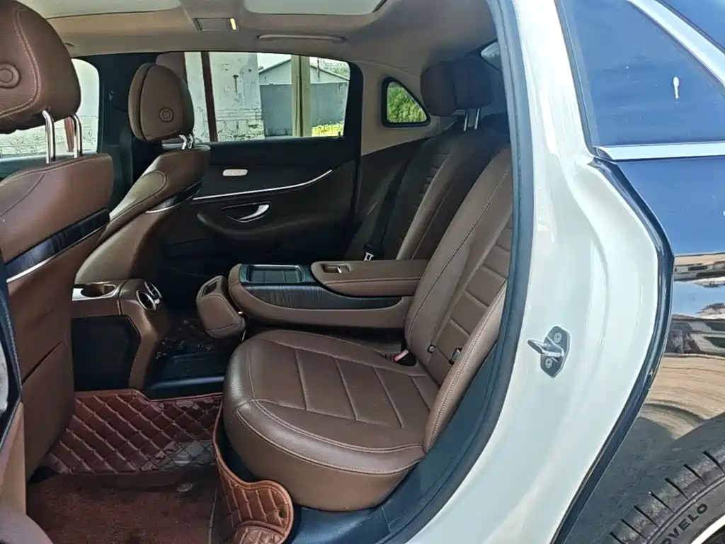 Mercedes-Benz E-Class — миниатюра 17