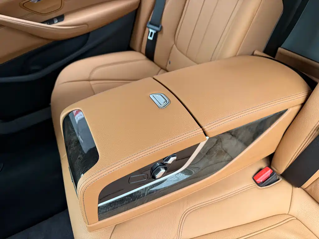 BMW 5 Series — миниатюра 34