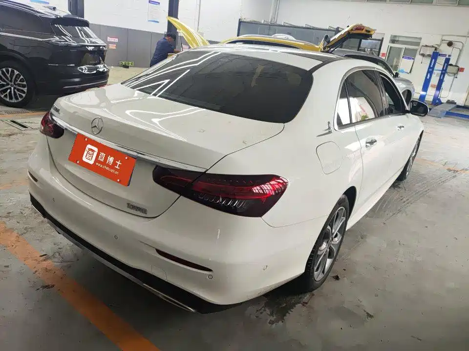 Mercedes-Benz E-Class — миниатюра 2