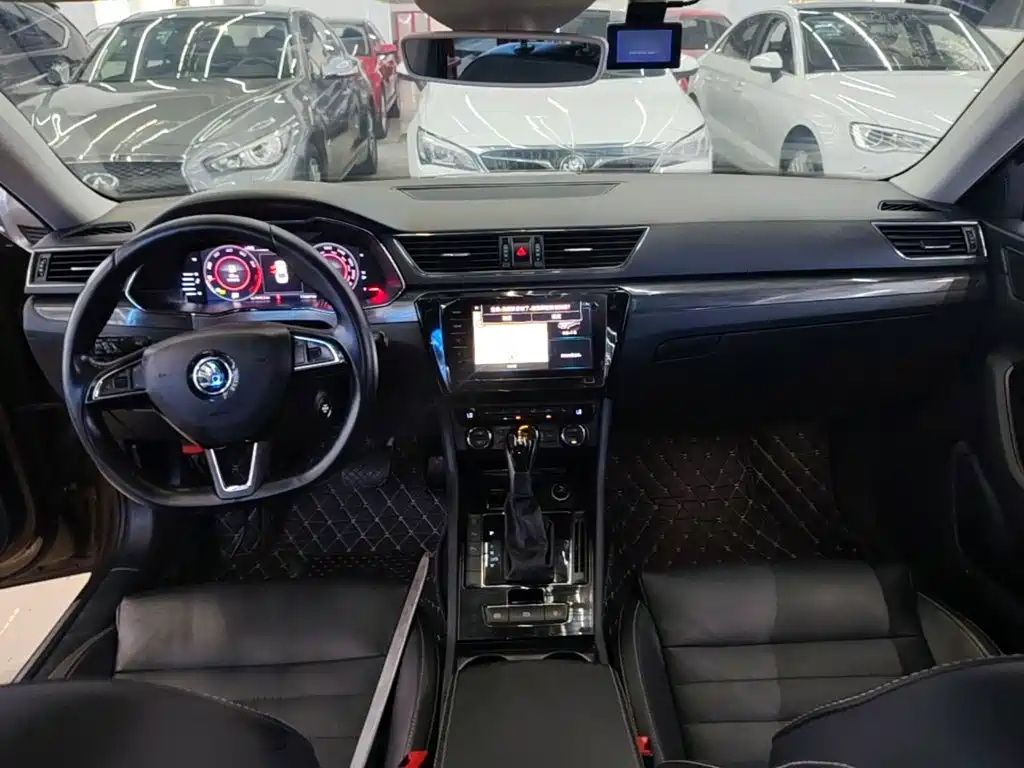 Skoda Superb — миниатюра 10