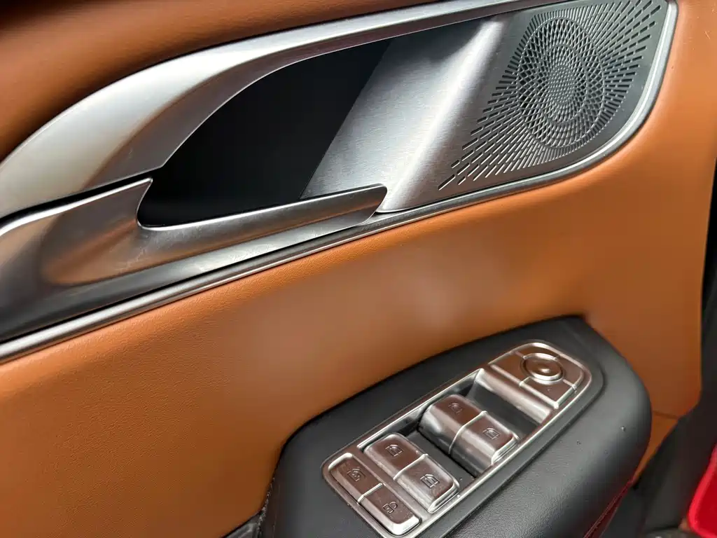 Hongqi Hongqi HQ9 PHEV — миниатюра 9