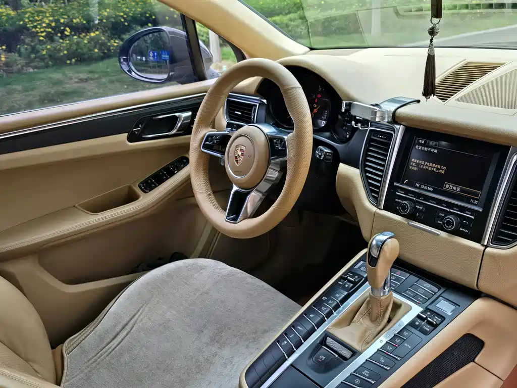 Porsche Macan — миниатюра 14