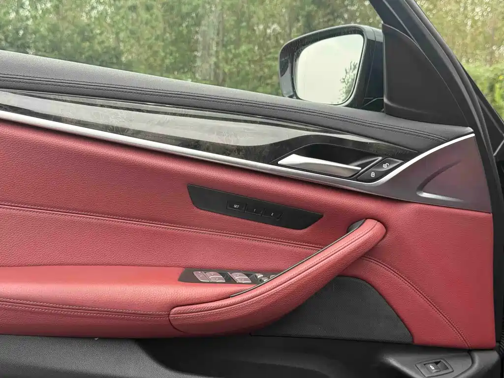 BMW 5 Series — миниатюра 8
