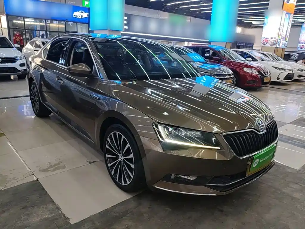 Skoda Superb — миниатюра 4