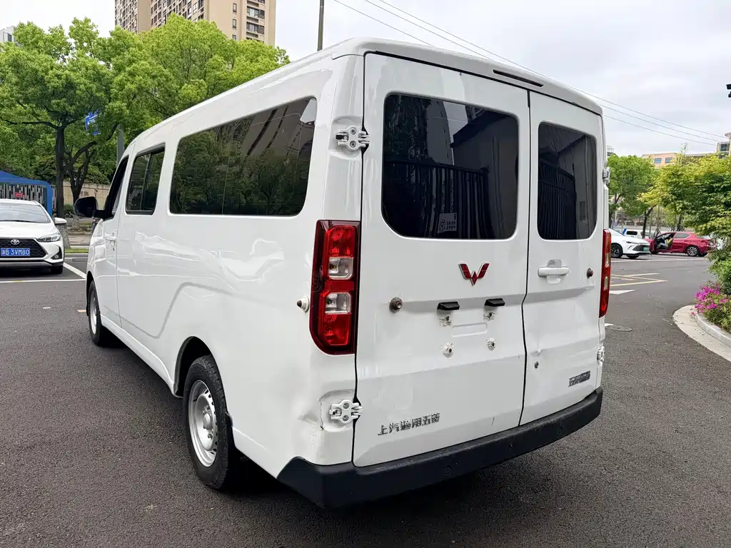 Wuling Yangguang — миниатюра 6