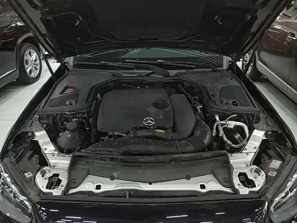Mercedes-Benz E-Class — миниатюра 20