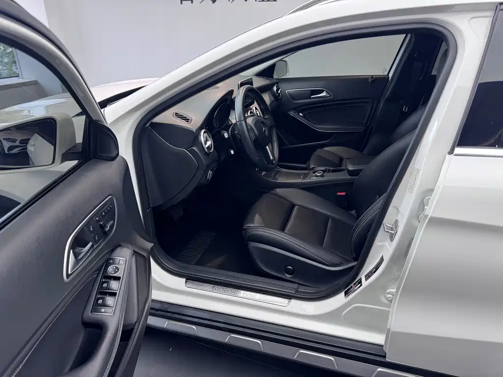 Mercedes-Benz GLA — миниатюра 8
