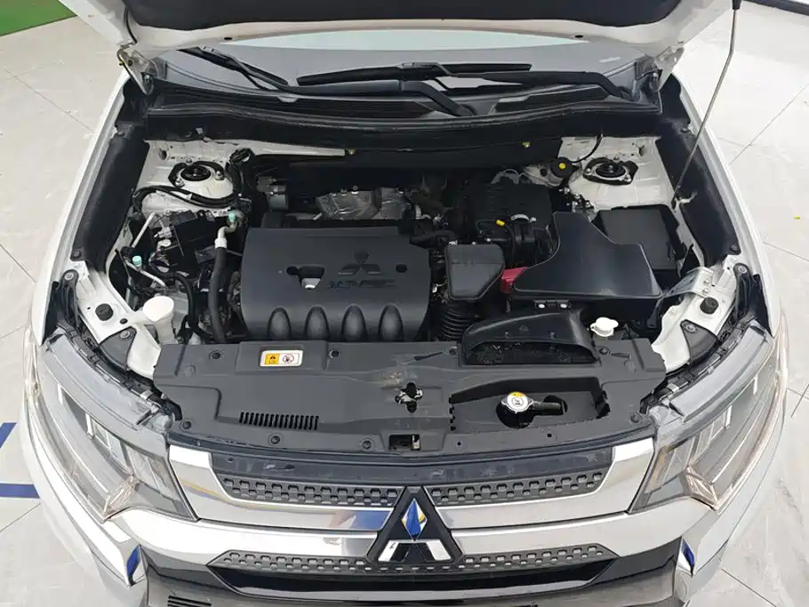 Mitsubishi Outlander — миниатюра 10
