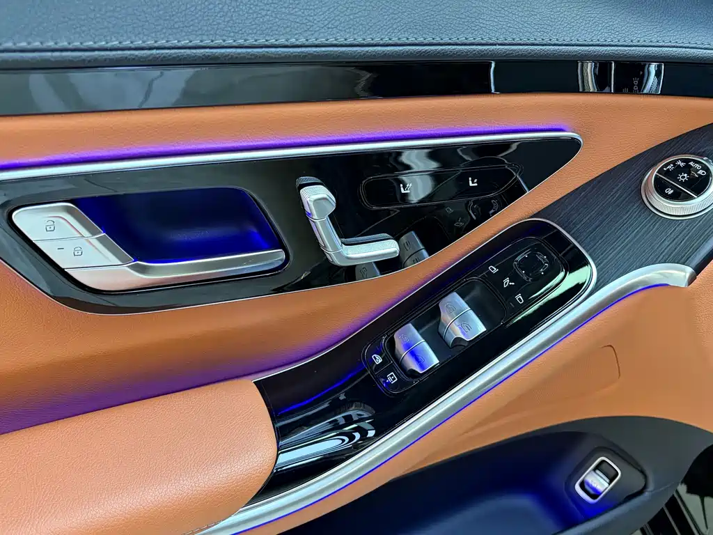 Mercedes-Benz S-Class — миниатюра 13
