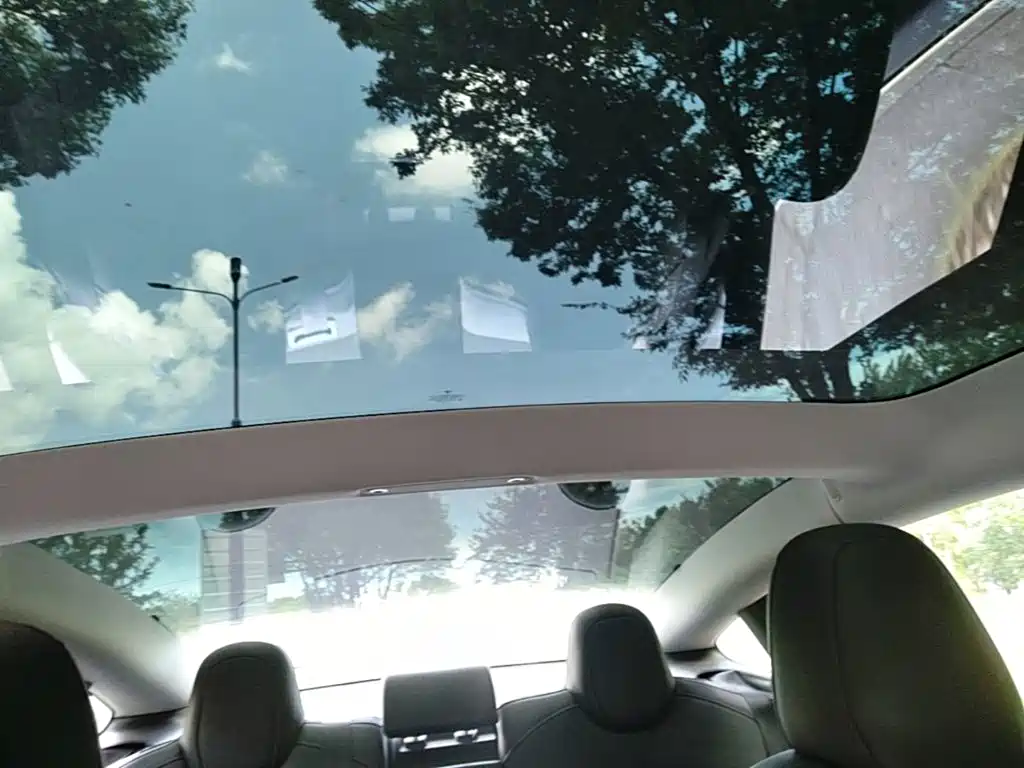 Tesla Model 3 — миниатюра 18