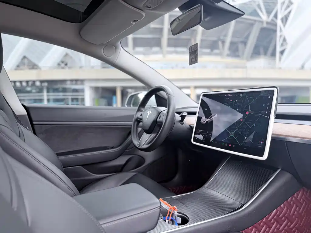 Tesla Model 3 — миниатюра 13