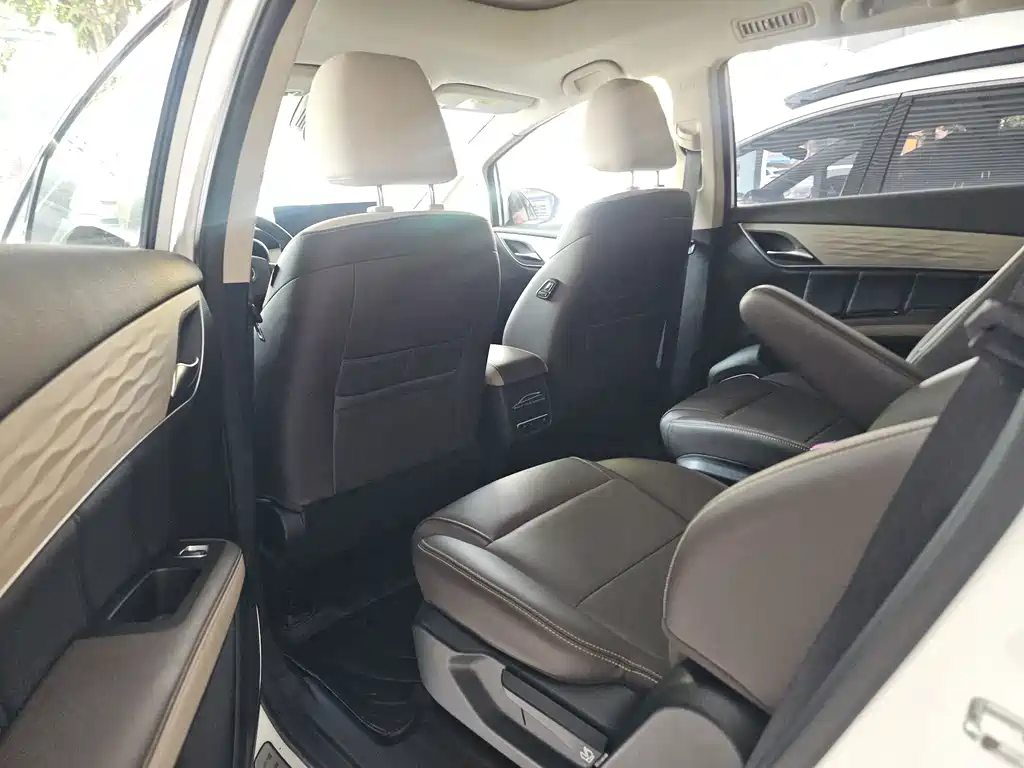 BYD MAX New Energy — миниатюра 7