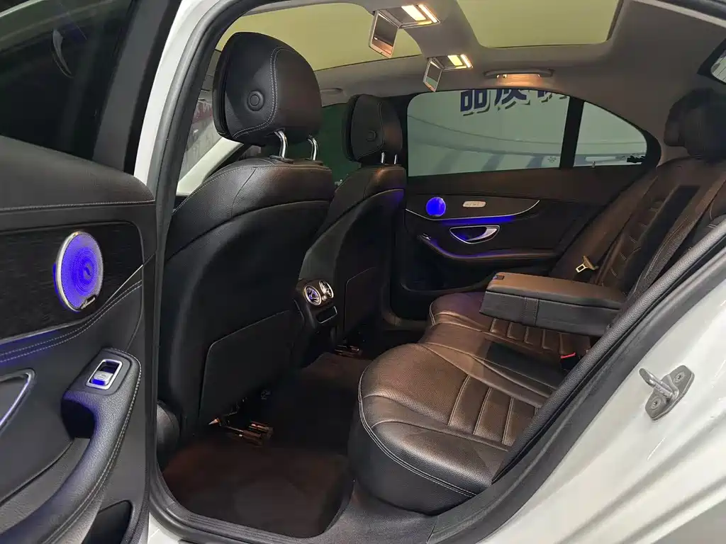 Mercedes-Benz C-Class — миниатюра 6