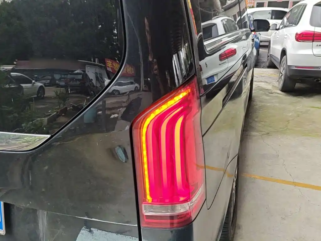 Mercedes-Benz V-Class — миниатюра 8