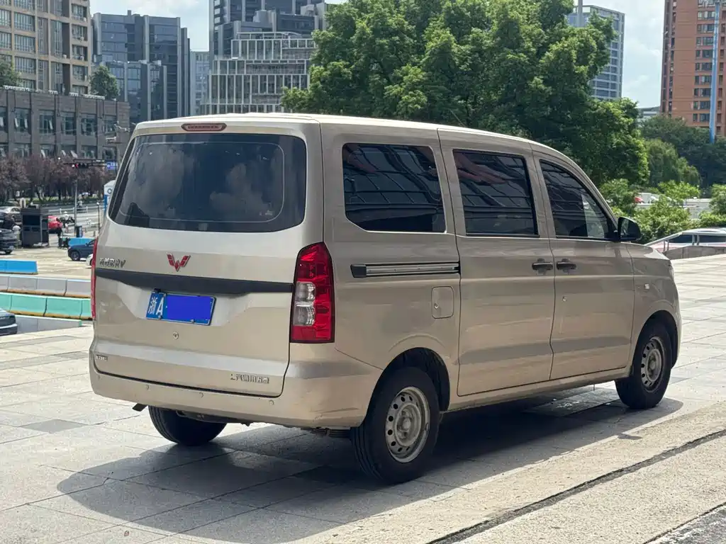 Wuling Hongguang V — миниатюра 4