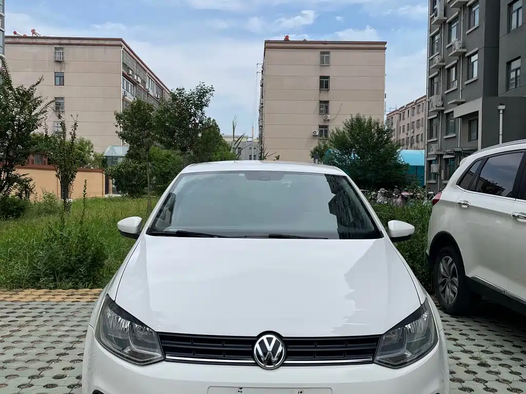 Volkswagen Polo 2014 1.4L AT Comfort