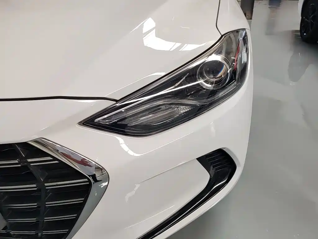 Hyundai Elantra — миниатюра 24