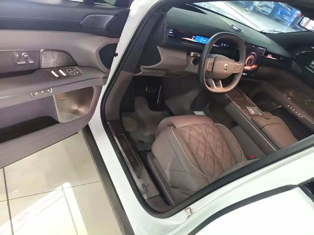 NIO ES8 — миниатюра 16