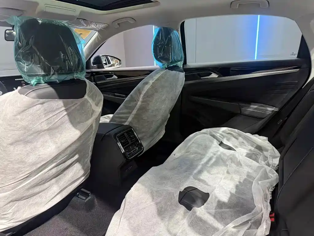 Volkswagen Passat PHEV — миниатюра 10