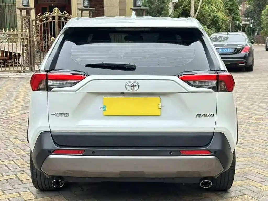 Toyota RAV4 — миниатюра 5