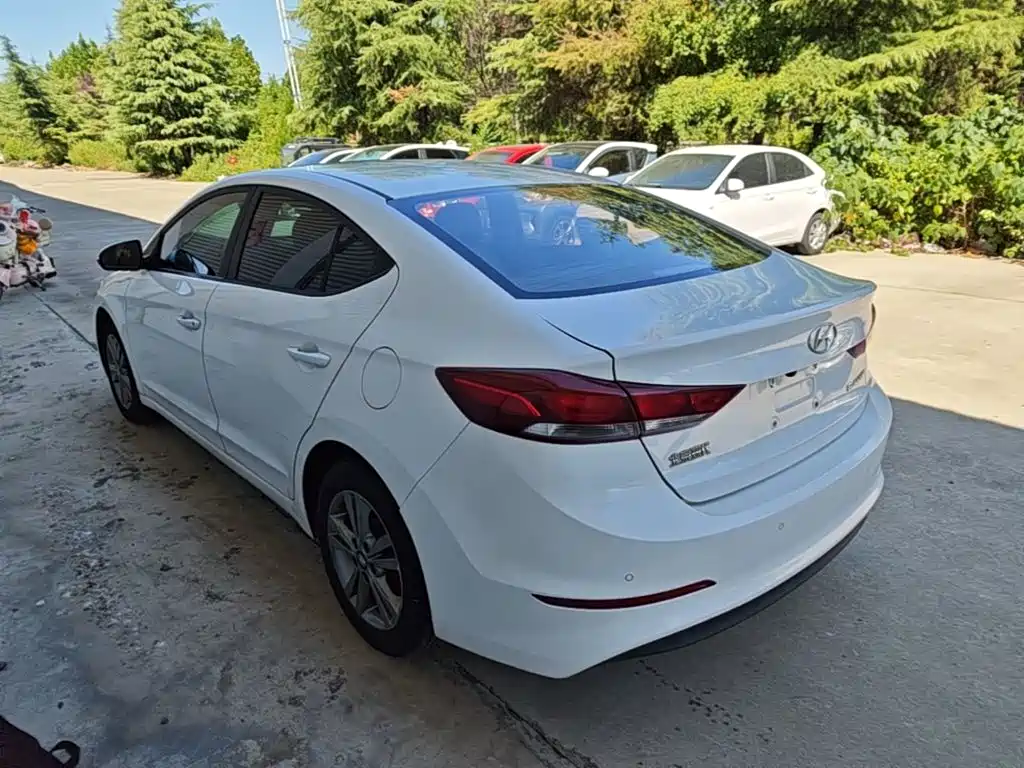 Hyundai Elantra — миниатюра 5