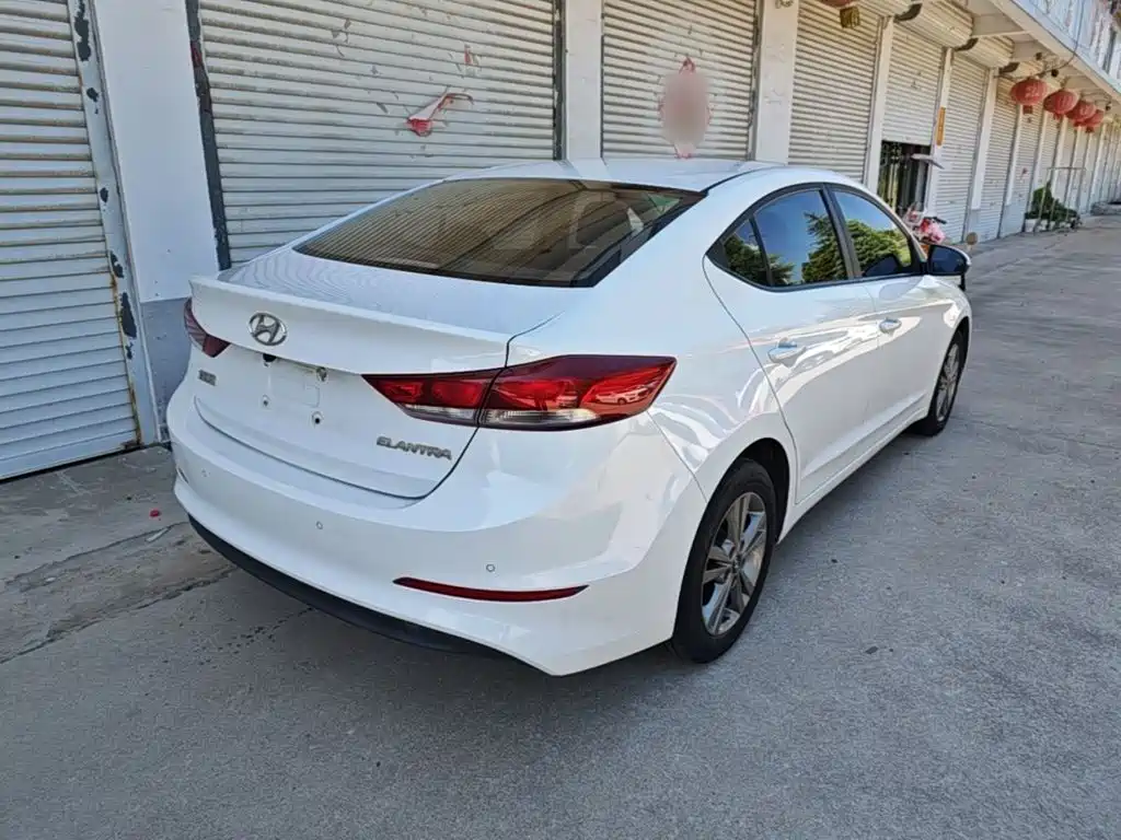 Hyundai Elantra — миниатюра 7